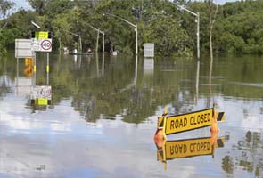 Powerful cyclone heads for Australian mining town 