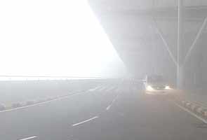 Dense fog shuts Delhi airport, affects 86 flights
