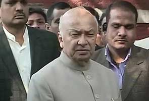 'Saffron terror' remark controversy: Sushil Kumar Shinde to clarify, stand-off to end soon: sources