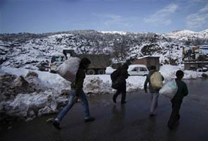 Manali gets snow, rain in Shimla