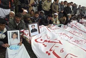 Anger, scuffles as Pakistan Shiites buried 89 people