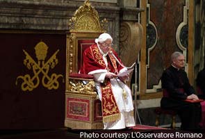 On final day as Pope, Benedict pledges loyalty to successor