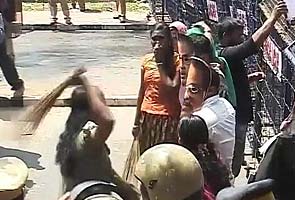 Suryanelli rape case: Fresh protests outside Kerala Assembly over PJ Kurien's resignation