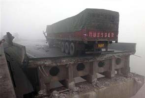 Fireworks cause deadly highway collapse in China 