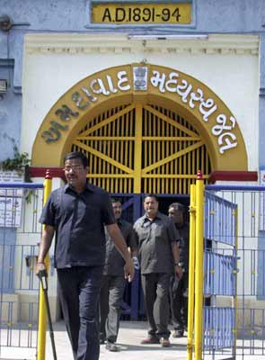 Jailbreak attempt: Sabarmati prison official suspended