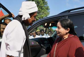 Jayalalithaa's friendly run-in with rival Vaiko