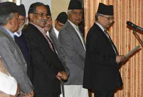 Nepal's Maoists to hand leadership to independent PM