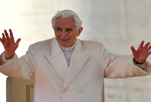 Pope Benedict pledges obedience to successor  