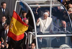 Pope arrives in St Peter's Square for final audience