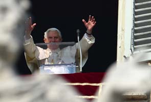 Pope calls for Church to 'renew', thousands flock to hear him