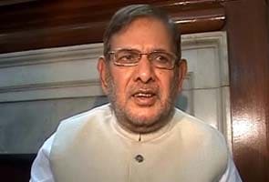 You are very beautiful, says Sharad Yadav to woman reporter