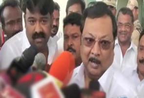 Alagiri skips DMK meet, party tones down attack on Centre