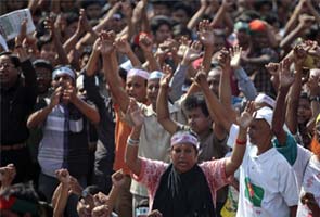 Bangladesh death toll over death sentence for Islamic leader reaches 42 