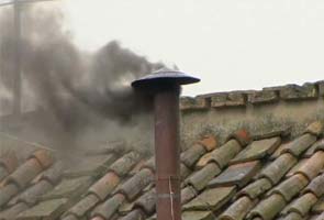 Black smoke signals inconclusive papal vote