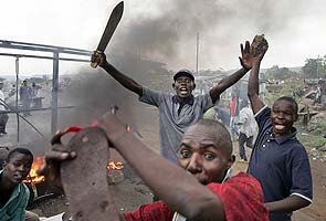 Fears of renewed violence in tight Kenya poll race