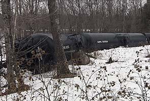 Train derailment spills 30,000 gallons of oil in Minnesota