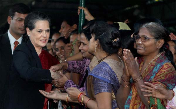 All-women bank: Women's groups 'thank' Sonia Gandhi; Justice Verma slams it