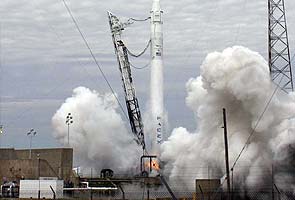 SpaceX cargo capsule cleared for Space Station docking 