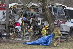 US lacrosse team bus crashes; pregnant coach, unborn child dies