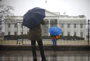 US government offices, over 1000 flights shut down for heavy snowstorm