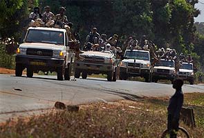 Central African Republic president flees rebel attack 