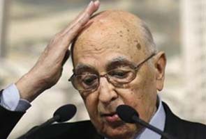 Italy President Giorgio Napolitano pledges to stay to deal with crisis