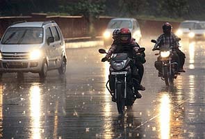 Rain lashes Shimla, fresh snowfall in higher reaches