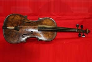 Violin played on sinking Titanic found in British attic