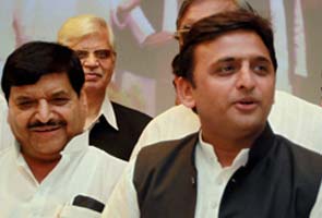 Akhilesh Yadav showers gifts on Noida, but from a safe distance