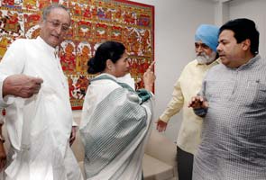 West Bengal Finance Minister Amit Mitra heckled: police register case