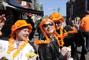 Amsterdam prepares to paint the town orange for new king