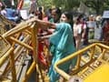Delhi child rape case: protesters try to storm barricades to reach Parliament