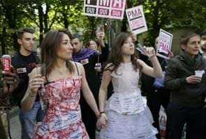 France legalizes gay marriage after harsh debate
