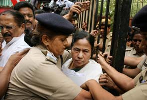 Delhi not safe, says Mamata; war in Bengal between Left and her Trinamool