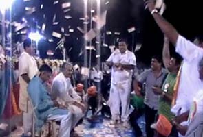 Diamond trader tosses over Rs 1 crore in the air at BJP-organised programme in Gujarat