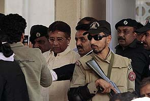 Former Pakistan president Pervez Musharraf flees court after bail is cancelled