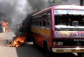 Girl allegedly gang-raped in West Bengal, vehicles set on fire by locals