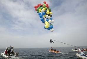 Man uses balloons to fly from Mandela jail to Cape Town