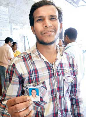 Thane building collapse: 28-year-old still hunting for missing father
