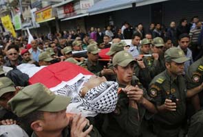 Thousands of Palestinian protest in West Bank