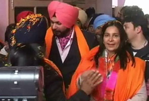 BJP chief phones Navjot Singh Sidhu whose wife said he would not run for election