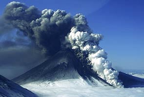 Alaska volcano shoots huge ash plumes into the air 