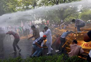 BJP workers demand PM's resignation, clash with Delhi Police