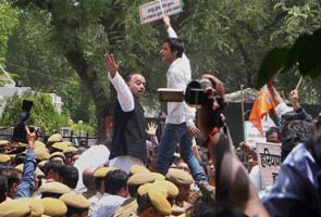 Delhi water crisis: BJP workers protest at Haryana Chief Minister's residence