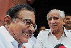 Karnataka election results: Chidambaram turns TV reporter, Jaswant Singh candidly responds 