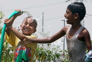 Searing heat in North, Delhi sizzles at 44 degree Celsius