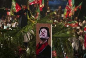 Imran Khan gains in Pakistan vote, haggling over government expected