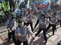 Indonesian policewomen wow protesters with Gangnam Style