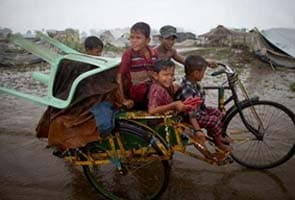 After Cyclone Mahasen, Bangladesh begins cleaning up trail of wreckage