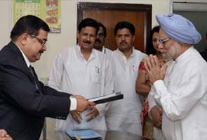 Prime Minister Manmohan Singh has no cash, owns a 1996 Maruti car